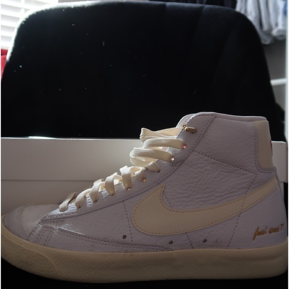 Blazer Mid 77’ VNTG EMB - Picture 3 of 9